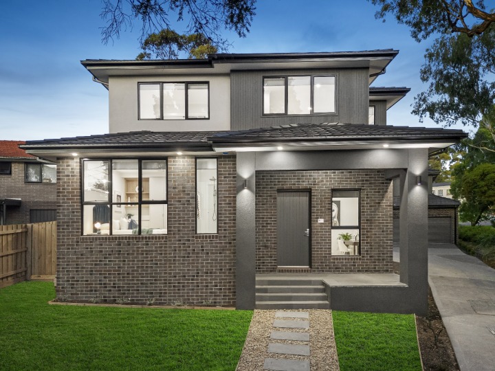 (Southeastern) Glen Waverley VIC 3150 - 17 Marbray Drive